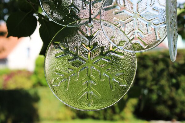 BDK-GLASS Sada 3ks skleněných závěsných dekorací prům. 13cm s reliéfem sněhové vločky