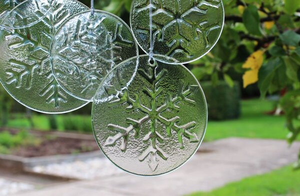 BDK-GLASS Sada 3ks skleněných závěsných dekorací prům. 13cm s reliéfem sněhové vločky