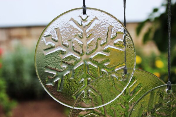 BDK-GLASS Sada 3ks skleněných závěsných dekorací prům. 10cm s reliéfem sněhové vločky