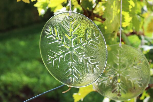 BDK-GLASS Sada 3ks skleněných závěsných dekorací prům. 13cm s reliéfem sněhové vločky