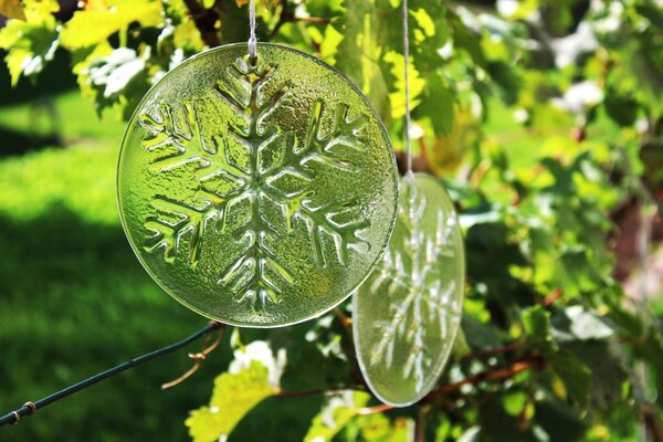 BDK-GLASS Sada 3ks skleněných závěsných dekorací prům. 13cm s reliéfem sněhové vločky