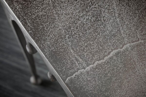 Designový odkládací stolek LIQUID LINE L 50 CM stříbrný Nábytek | Doplňkový nábytek | Odkládací stolky