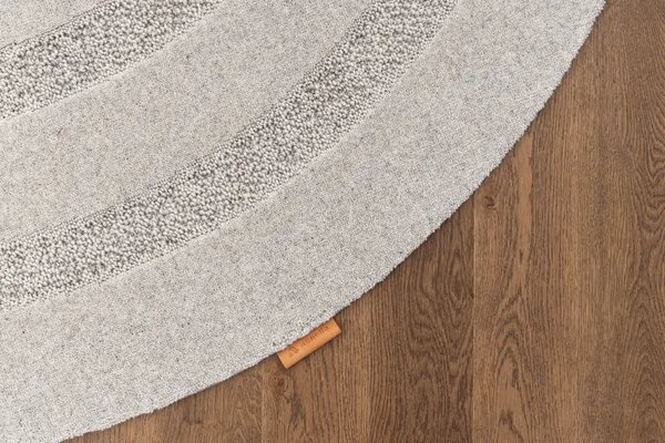 Kulatý koberec vlněný Agnella Noble Oblos Geometrický světle šedý Rozměr: průměr 120 cm