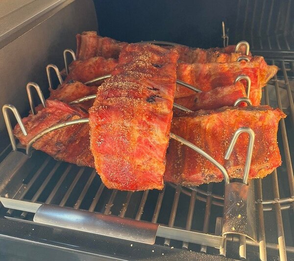 Weber Stojan na kotlety a žebírka Deluxe