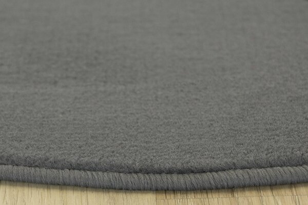 Associated Weavers Kulatý dětský koberec Luna Kids 534457/51915 Traktor červený šedý Rozměr: průměr 120 cm