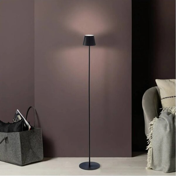Brilliant G40445/76 Venkovní stojanová AKU lampa MACOBO černá USB-C