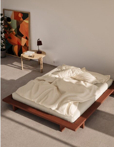 Dvoulůžková postel z borovicového dřeva bez čela s roštem 180x200 cm v terakotové barvě Japan – Karup Design
