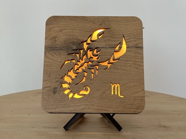 Znamení "Štír" lampa 19x19cm provedení povrchu: dub