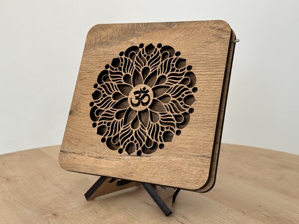 "Mandala Aum" lampa 19x19cm provedení povrchu: dub