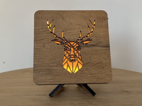 "Hlava jelena" lampa 19x19cm provedení povrchu: dub
