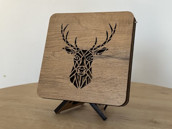"Hlava jelena" lampa 19x19cm provedení povrchu: dub