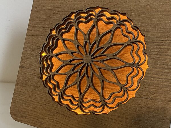 "Mandala srdce" lampa 19x19cm provedení povrchu: dub
