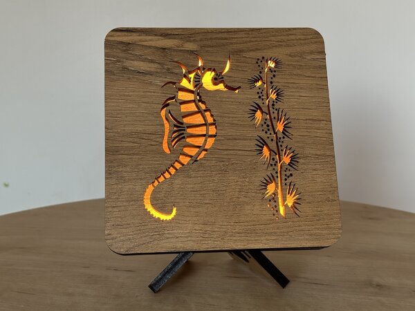 "Mořský koník" lampa 19x19cm provedení povrchu: dub