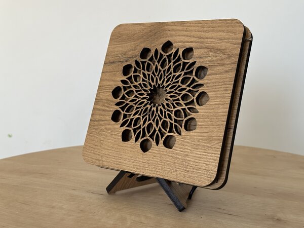 "Mandala list" lampa 19x19cm provedení povrchu: dub