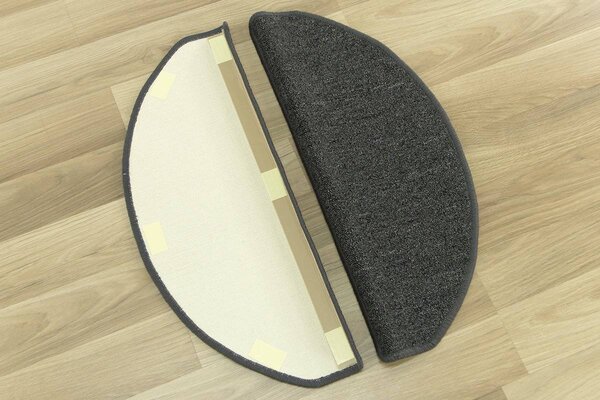 Kobercový nášlap Astra 78 půlkulatý tmavě šedý Rozměr: 62 cm x 24 cm + 3 cm (zahnutí)