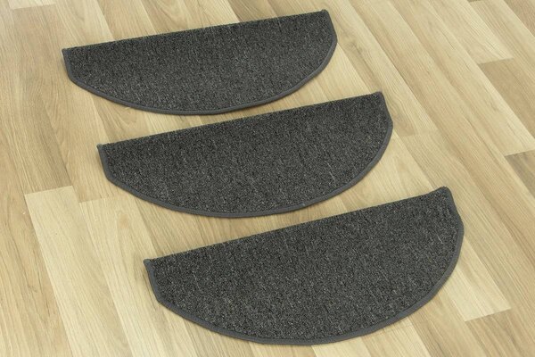 Kobercový nášlap Astra 78 půlkulatý tmavě šedý Rozměr: 62 cm x 24 cm + 3 cm (zahnutí)