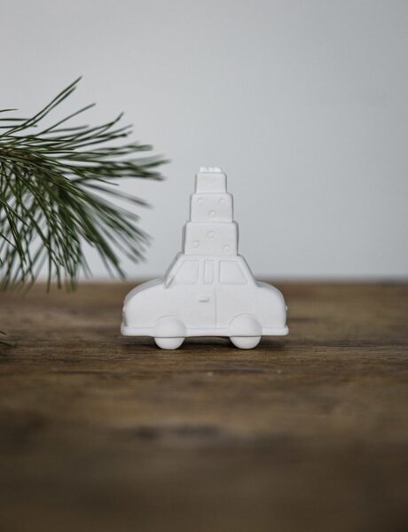 Vánoční dekorace autíčko Hjulstad Gift White Storefactory Scandinavia