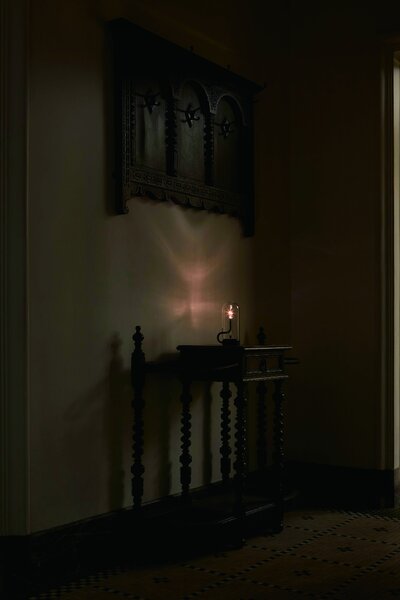 Ambientec Hymn Black, bateriová lampička z černého hliníku a skla, LED 2000K dotykové stmívání, Ø6,9x16,5cm, IP66