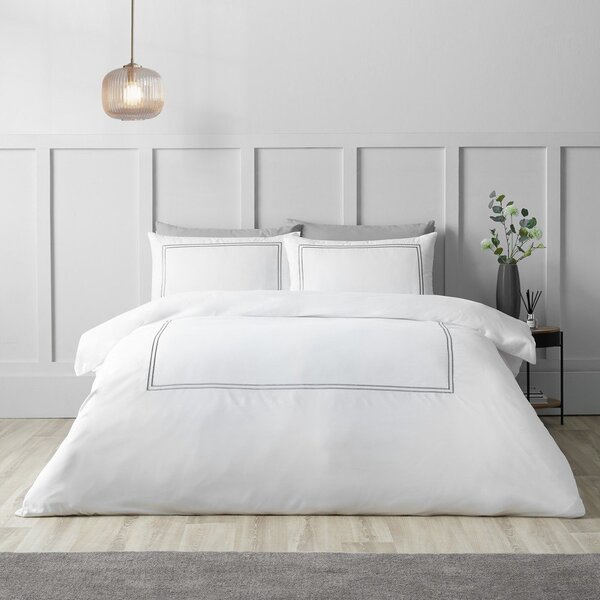 Bílé saténové povlečení na jednolůžko 135x200 cm So Soft Mono Satin Stitch – Catherine Lansfield