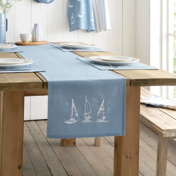 Bavlněný běhoun na stůl 32x220 cm Salcombe Boats – Catherine Lansfield