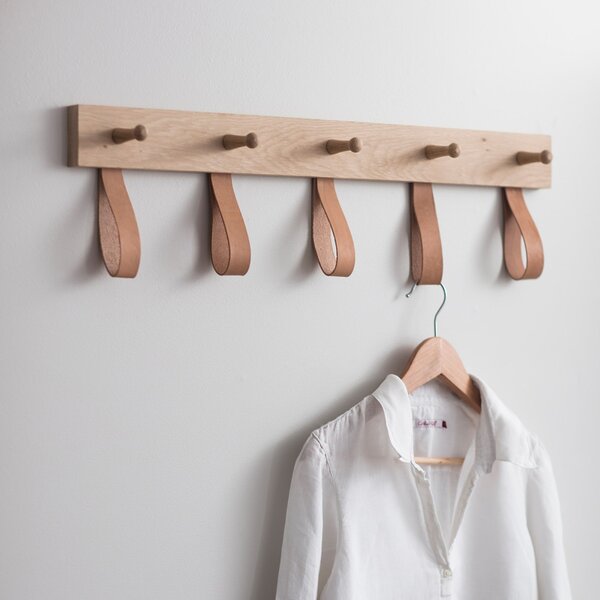 Dřevěný věšák s koženými poutky Peg Rail 75 cm Garden Trading