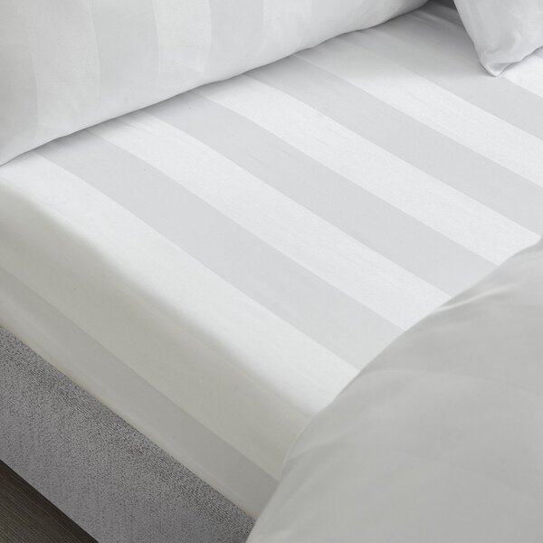 Bílé napínací saténové prostěradlo 150x200 cm So Soft Satin Stripe – Catherine Lansfield
