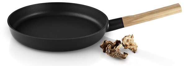 Pánev s dřevěnou rukojetí Nordic kitchen, 28 cm Eva Solo