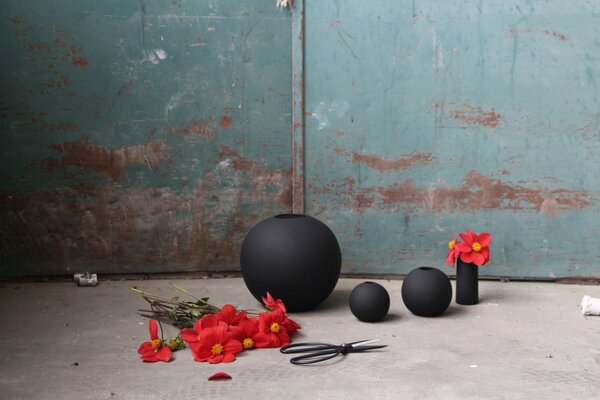 Kulatá váza Ball Black 10 cm COOEE Design