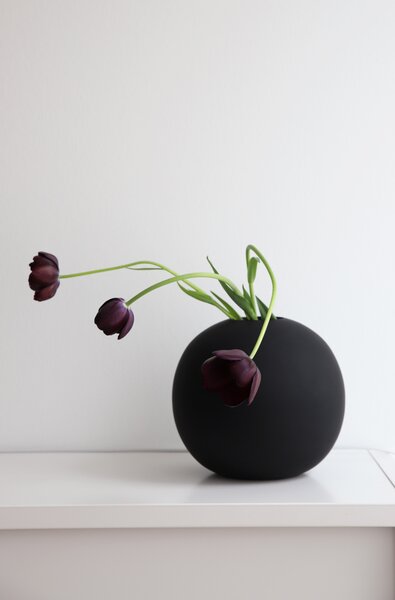 Kulatá váza Ball Black 20 cm COOEE Design
