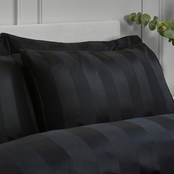 Černé saténové povlečení na jednolůžko 135x200 cm So Soft Satin Stripe – Catherine Lansfield