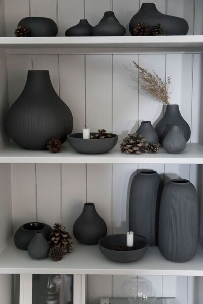 Keramický svícen Lidatorp Dark Grey XL Storefactory Scandinavia