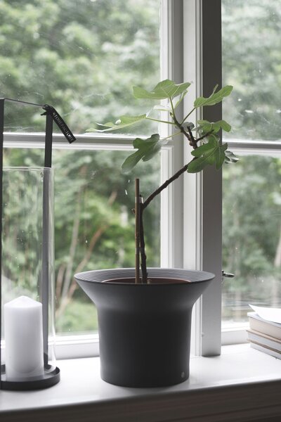 Keramický květináč Ängholmen Dark Grey 25 cm Storefactory Scandinavia