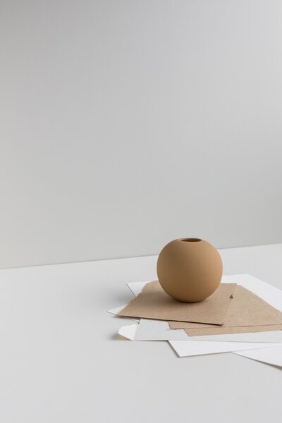 Kulatá váza Ball Peanut 8 cm COOEE Design