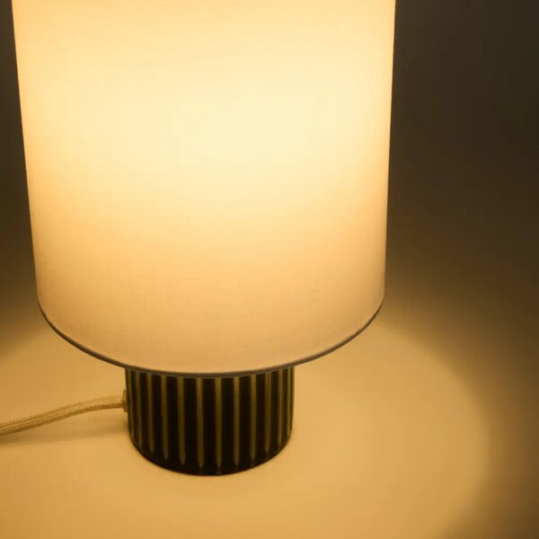 Kave Home Zelená keramická stolní lampa Eshe