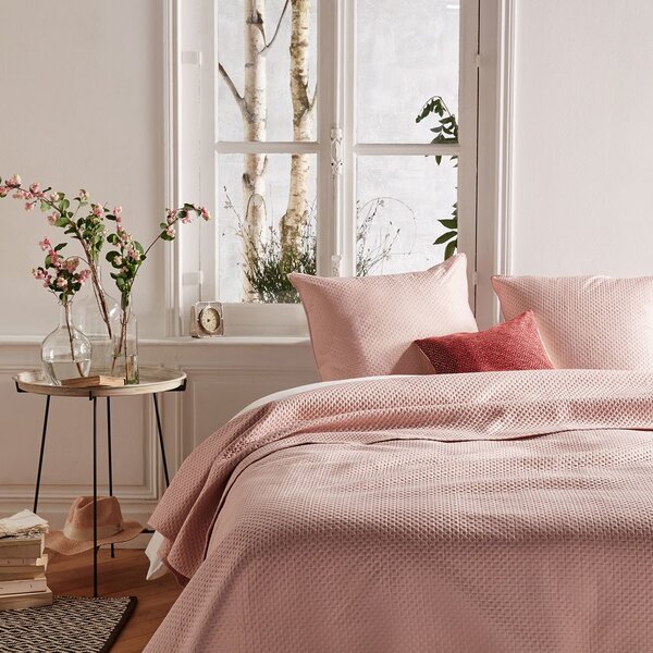 Přehoz přes postel 260 x 240 cm s povlaky na polštáře 60 x 60cm, růžový