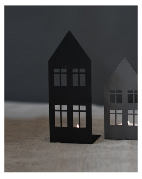 Kovová dekorace/svícen Storgatan House Black 18 cm Storefactory Scandinavia