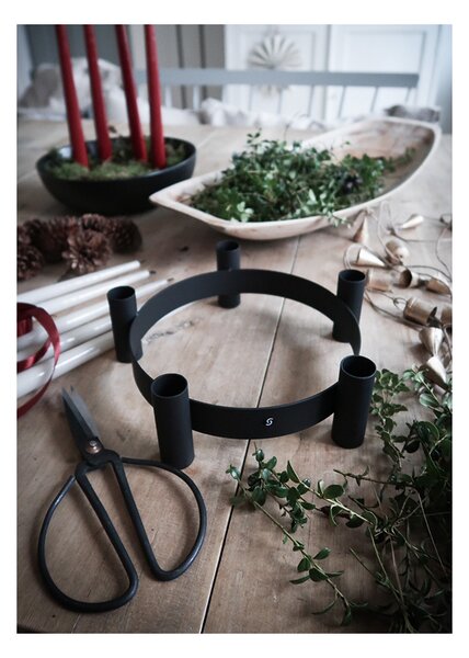 Kovový svícen na pět svíček Lycke Black 24 cm Storefactory Scandinavia