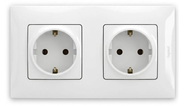 Legrand - Dvojitá zásuvka domovní SCHUKO s rámečkem NILOE 250V bílá