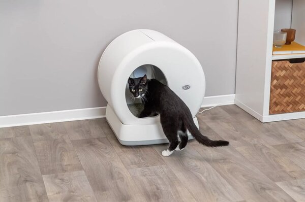Bílý samočistící kočičí záchod 55,5x53 cm Trixie – Plaček Pet Products