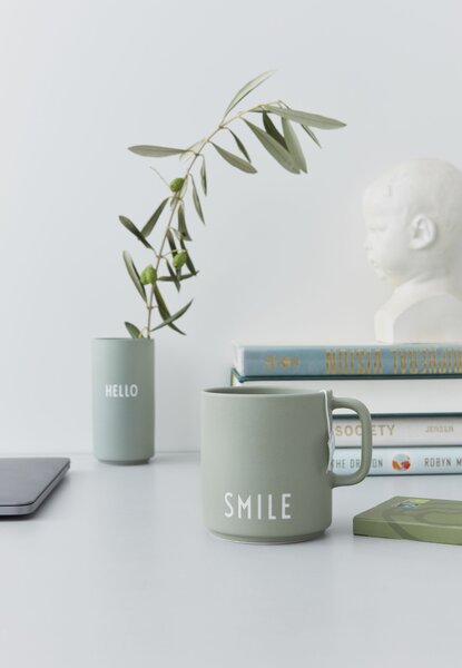 Porcelánový hrnek s ouškem Smile Green Design Letters