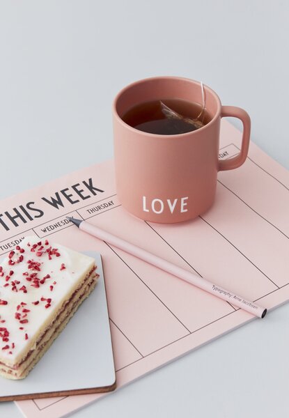 Porcelánový hrnek s ouškem Love Nude Design Letters