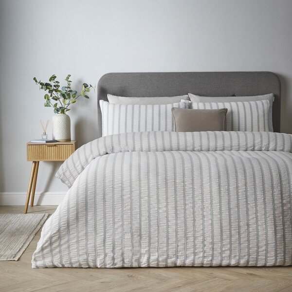 Šedé povlečení na jednolůžko 135x200 cm So Soft Seersucker Stripe – Catherine Lansfield
