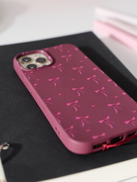 Sinsay - Obal na iPhone 13/14 s motivem mašle - kaštanová