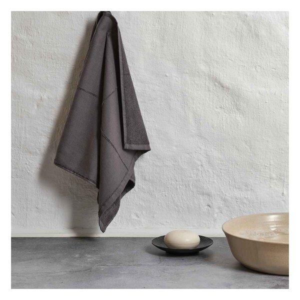 Bavlněný ručník Calm Hand Towel Dark Grey 70x40 cm The Organic Company