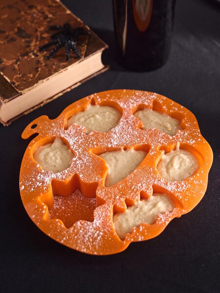 Sinsay - Silikonová forma na pečení s halloweenským motivem - oranžová