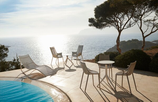 VONDOM Béžová plastová zahradní židle IBIZA