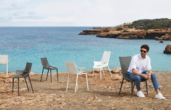 VONDOM Béžová plastová zahradní židle IBIZA