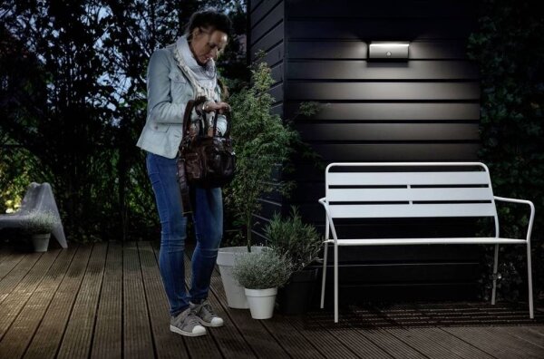 Philips - LED Venkovní nástěnné svítidlo se senzorem BUSTAN LED/3,8W/230V IP44