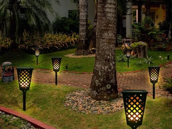 LED Solární lampa se senzorem LED/0,6W/5,5V IP65 2000 mAh 107 cm černá