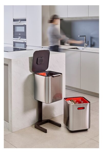 Ocelový odpadkový koš na tříděný odpad ve stříbrné barvě 40 l Totem Compact – Joseph Joseph